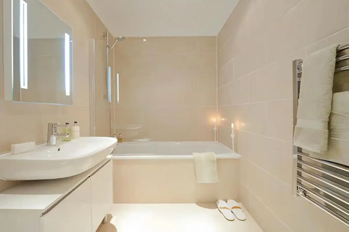 Modern 2 Bed Flat In East London Apartment 0*,  United Kingdom